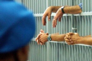 Η_ΕΚΚΛΗΣΙΑ_ΚΑΤΑΓΓΕΛΕΙ_ΤΗΝ_ΚΑΤΑΣΤΑΣΗ_ΣΤΙΣ_ΦΥΛΑΚΕΣ_2.jpg